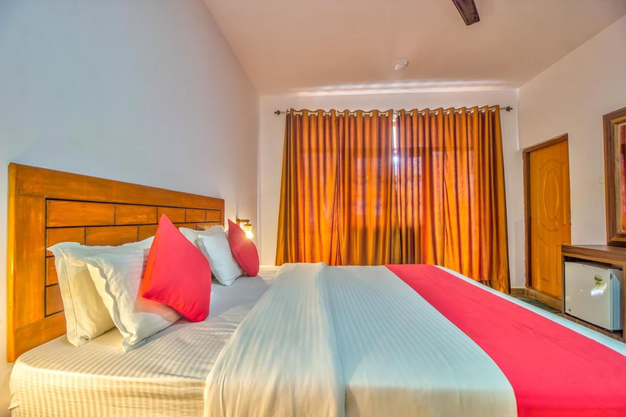 Beach Doorz Hotel Baga Exterior photo